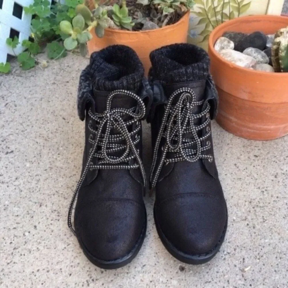 CUTE FAUX SHERPA LACE UP LIGHTWEIGHT BLACK ANKLE BOOTS NEW IN BOX‎